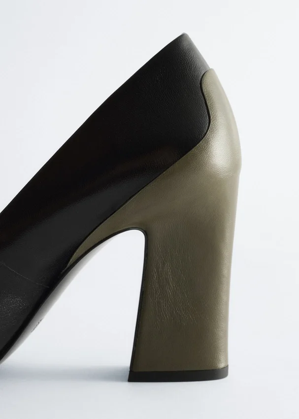 Pumps aus Leder mit Farbblöcken Pumps aus Leder mit Farbblöcken