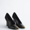 Pumps aus Leder mit Farbblöcken Pumps aus Leder mit Farbblöcken