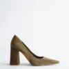 Pumps aus Wildleder mit Blockabsatz Pumps aus Wildleder mit Blockabsatz