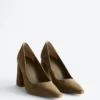 Pumps aus Wildleder mit Blockabsatz Pumps aus Wildleder mit Blockabsatz
