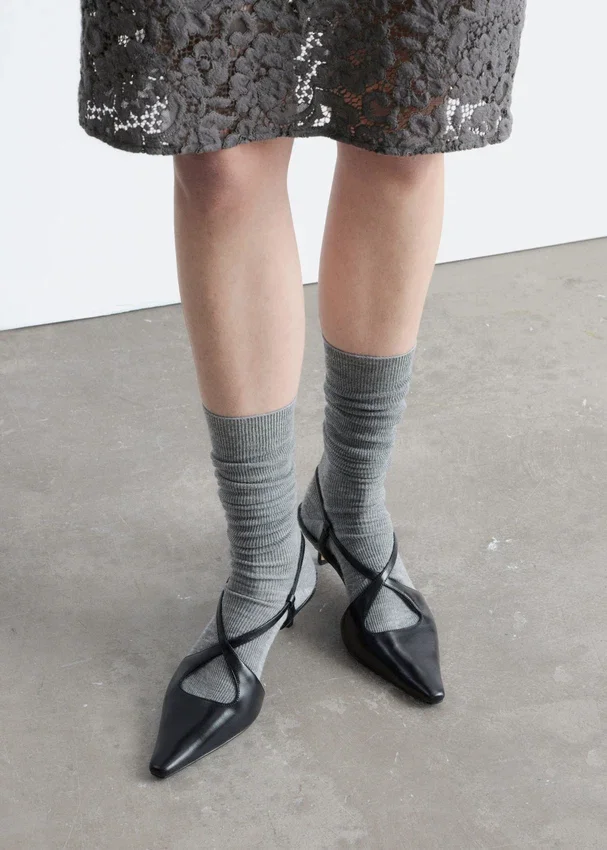 Pumps mit Lederriemen im Kreuzmuster Pumps mit Lederriemen im Kreuzmuster