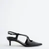 Pumps mit Lederriemen im Kreuzmuster Pumps mit Lederriemen im Kreuzmuster