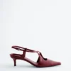 Pumps mit Lederriemen im Kreuzmuster Pumps mit Lederriemen im Kreuzmuster
