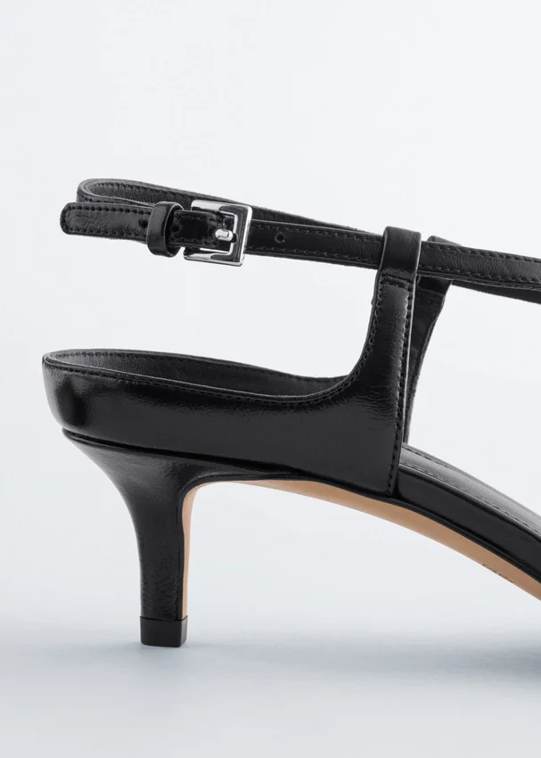 Pumps mit Lederriemen im Kreuzmuster Pumps mit Lederriemen im Kreuzmuster