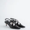 Pumps mit Lederriemen im Kreuzmuster Pumps mit Lederriemen im Kreuzmuster