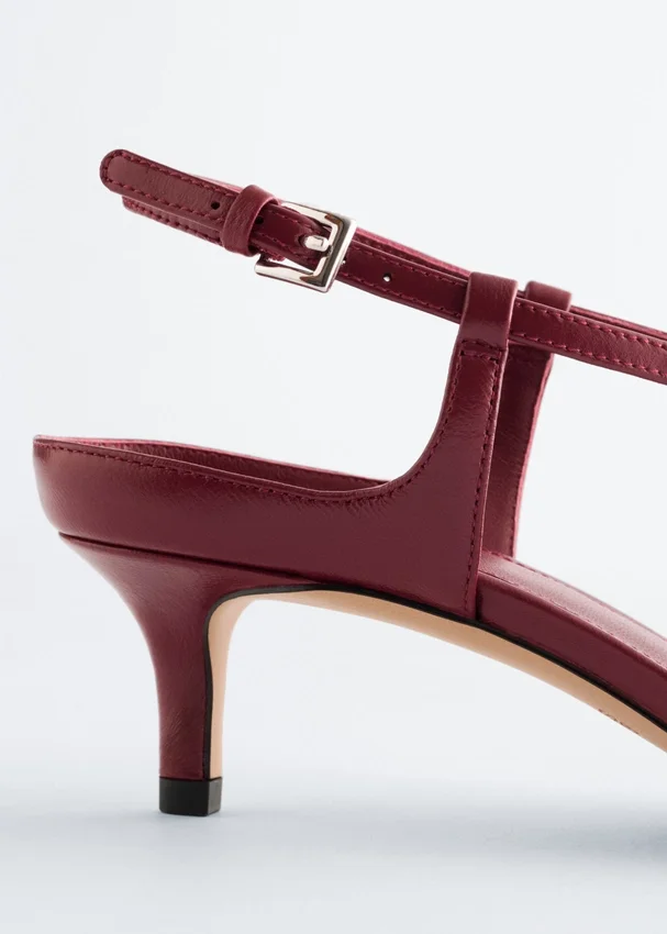 Pumps mit Lederriemen im Kreuzmuster Pumps mit Lederriemen im Kreuzmuster