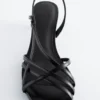 Riemchen-Ledersandalen