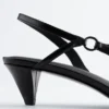 Riemchen-Ledersandalen