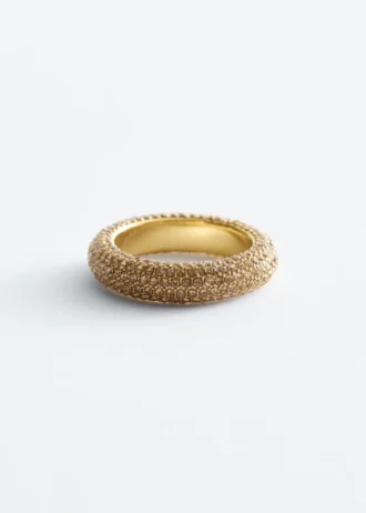 Ring mit Kristallbesatz