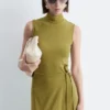 Ärmelloses Midikleid mit Rollkragen