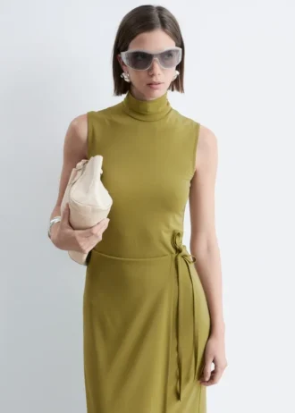 Ärmelloses Midikleid mit Rollkragen