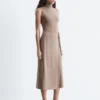 Ärmelloses Midikleid mit Rollkragen Ärmelloses Midikleid mit Rollkragen