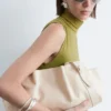 Ärmelloses Midikleid mit Rollkragen