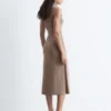 Ärmelloses Midikleid mit Rollkragen Ärmelloses Midikleid mit Rollkragen