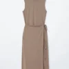 Ärmelloses Midikleid mit Rollkragen Ärmelloses Midikleid mit Rollkragen