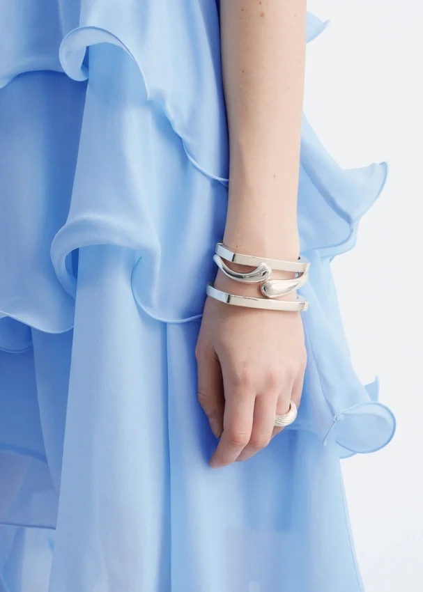 Ärmelloses Minikleid mit Rüschen Ärmelloses Minikleid mit Rüschen