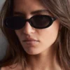 Schlanke Sonnenbrille mit ovalem Rahmen