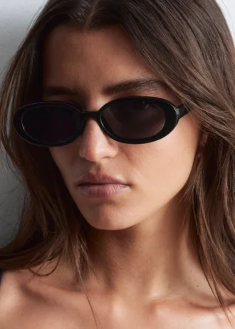 Schlanke Sonnenbrille mit ovalem Rahmen