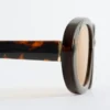 Schlanke Sonnenbrille mit ovalem Rahmen