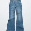 Schmale Bootcut-Jeans mit niedriger Leibhöhe Schmale Bootcut-Jeans mit niedriger Leibhöhe