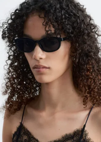 Schmale rechteckige Sonnenbrille