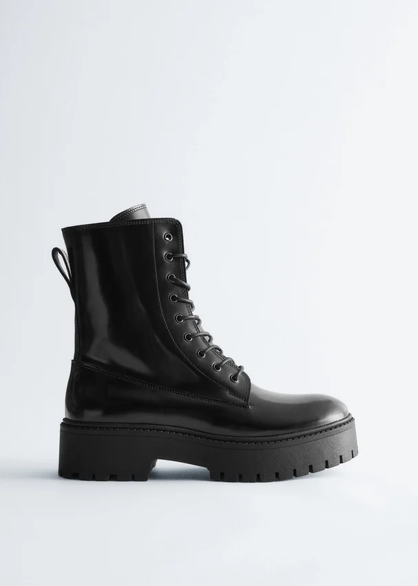 Schnürstiefel aus Leder Schnürstiefel aus Leder