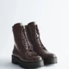 Schnürstiefel aus Leder Schnürstiefel aus Leder