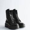 Schnürstiefel aus Leder Schnürstiefel aus Leder