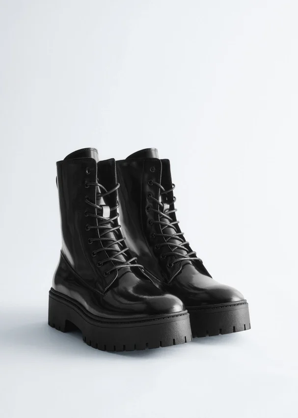 Schnürstiefel aus Leder Schnürstiefel aus Leder