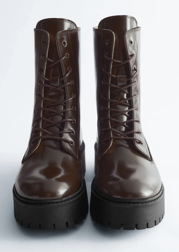 Schnürstiefel aus Leder Schnürstiefel aus Leder