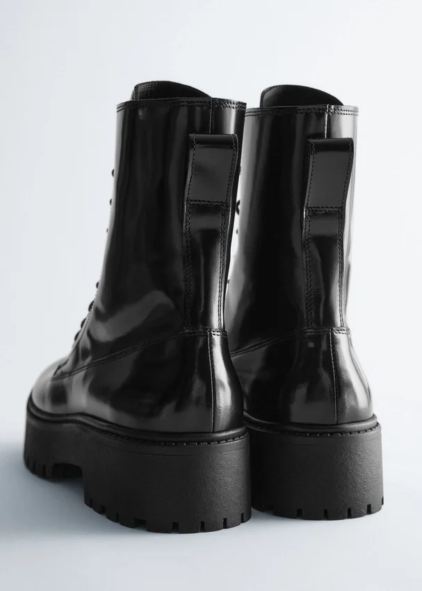 Schnürstiefel aus Leder Schnürstiefel aus Leder