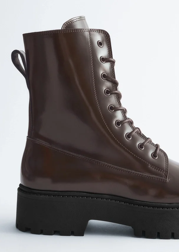 Schnürstiefel aus Leder Schnürstiefel aus Leder
