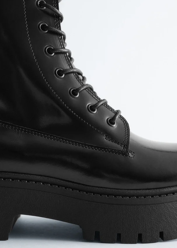 Schnürstiefel aus Leder Schnürstiefel aus Leder