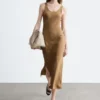 Schräg geschnittenes Midikleid