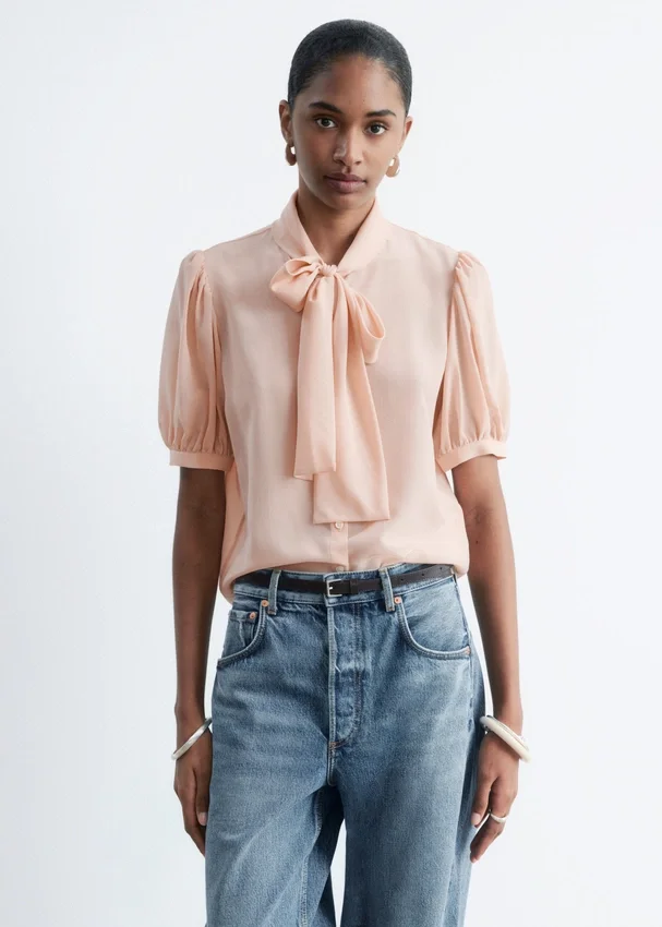 Seiden-Bluse mit Krawattenkragen Seiden-Bluse mit Krawattenkragen