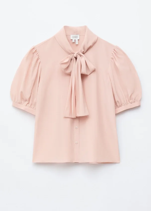 Seiden-Bluse mit Krawattenkragen Seiden-Bluse mit Krawattenkragen