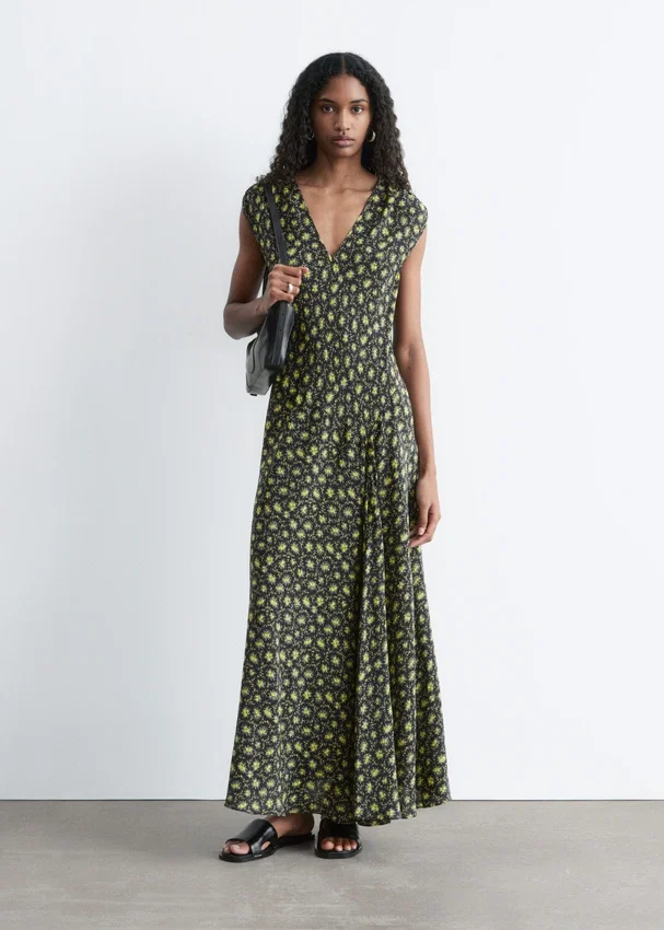 Seiden-Maxikleid mit V-Ausschnitt Seiden-Maxikleid mit V-Ausschnitt