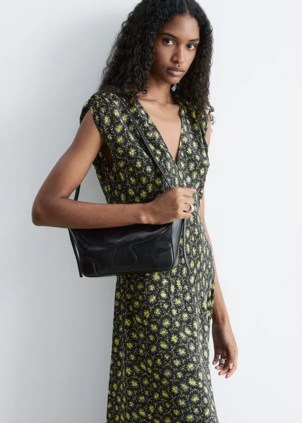 Seiden-Maxikleid mit V-Ausschnitt Seiden-Maxikleid mit V-Ausschnitt