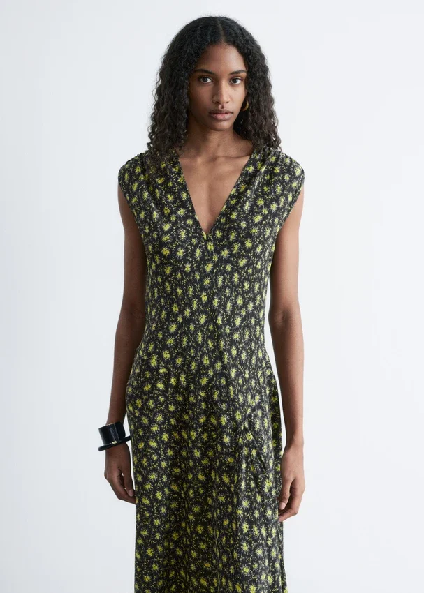 Seiden-Maxikleid mit V-Ausschnitt Seiden-Maxikleid mit V-Ausschnitt