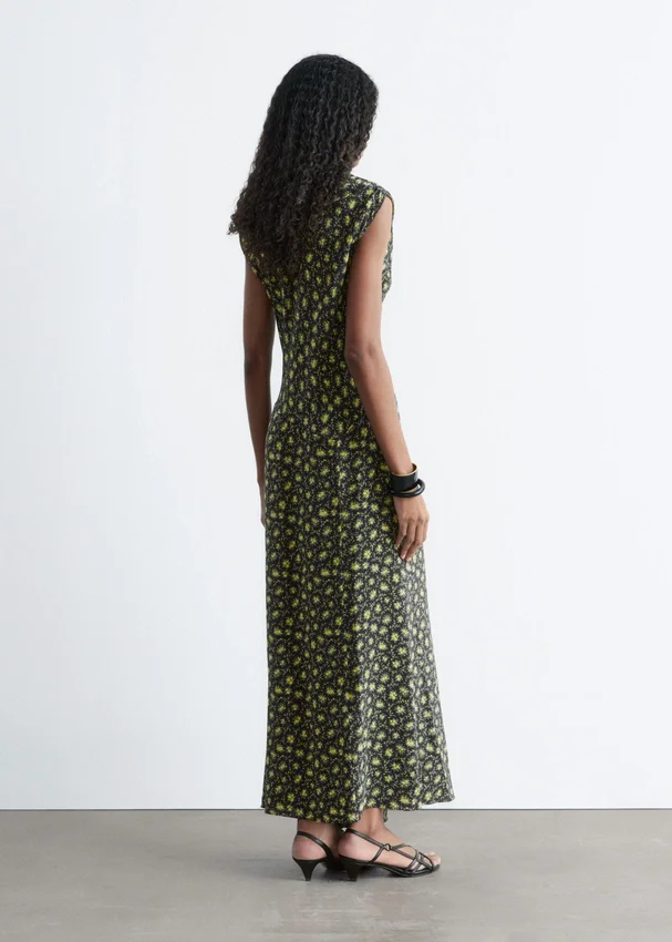 Seiden-Maxikleid mit V-Ausschnitt Seiden-Maxikleid mit V-Ausschnitt