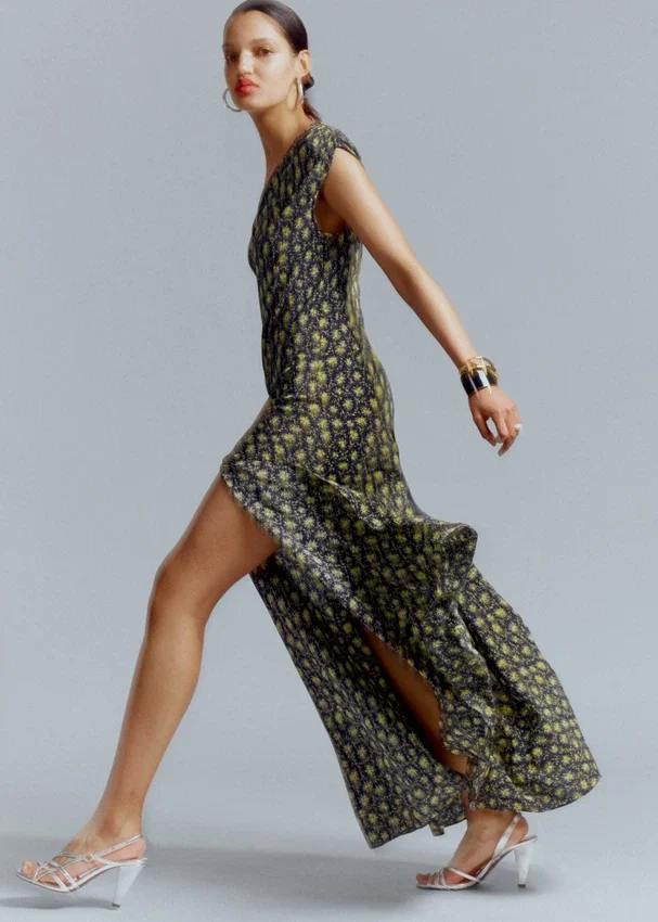 Seiden-Maxikleid mit V-Ausschnitt Seiden-Maxikleid mit V-Ausschnitt