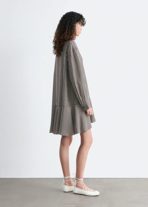 Shirtkleid mit tiefem Taillenbund Shirtkleid mit tiefem Taillenbund