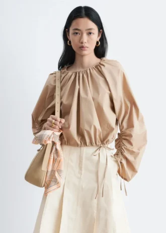 Skulpturale Bluse mit Kordelzug Skulpturale Bluse mit Kordelzug