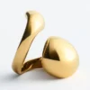 Skulpturaler Ring mit zwei Windungen