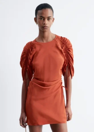 Skulpturales Minikleid mit Rüschen Skulpturales Minikleid mit Rüschen