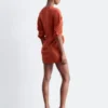 Skulpturales Minikleid mit Rüschen