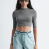 Slim-Fit-T-Shirt in verkürzter Länge Slim-Fit-T-Shirt in verkürzter Länge