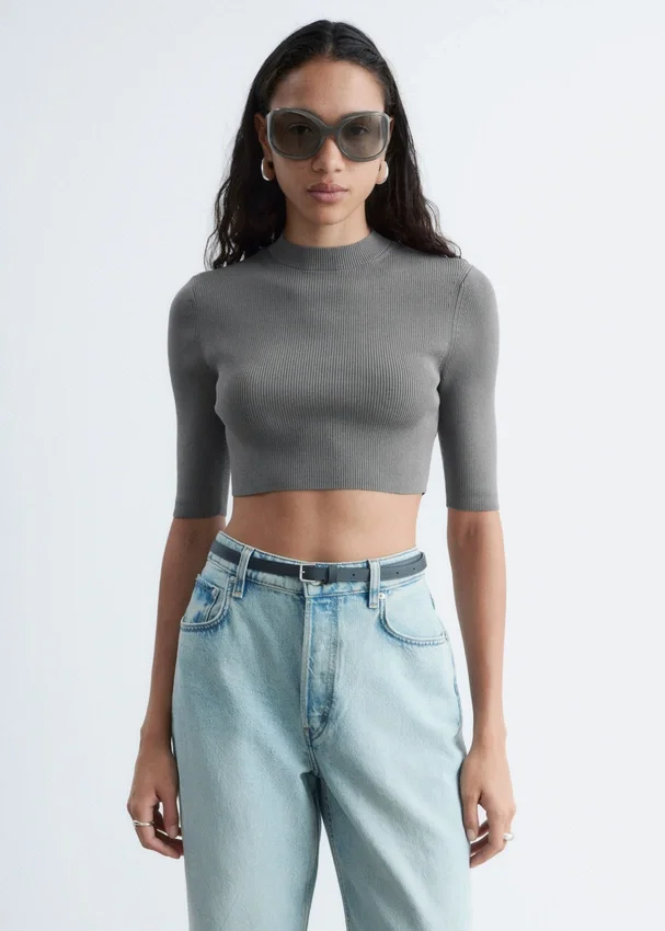 Slim-Fit-T-Shirt in verkürzter Länge Slim-Fit-T-Shirt in verkürzter Länge