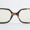 Sonnenbrille mit länglichem rechteckigem Rahmen