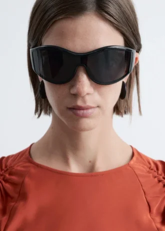 Sonnenbrille mit markantem ovalem Rahmen